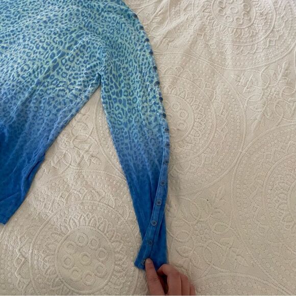 J. Mclaughlin size Medium Blue Ombre Cheetah Print Modal Spandex Blend Sweater - Picture 3 of 10